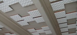 SGM - Verlaagde plafonds: plafondplaten in melamineschuim: verlijmde platen tegen bestaand plafond