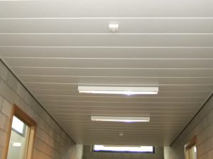 SGM - Lineaire plafonds - Gesloten voeg